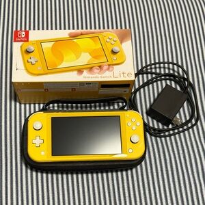 Nintendo Switch Lite 32G Yellow - with FREE case and GAME